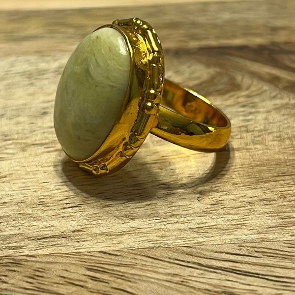 GOLD PLATED SERPENTINE GEMSTONE RING SIZE 7 - Picture 3 of 8